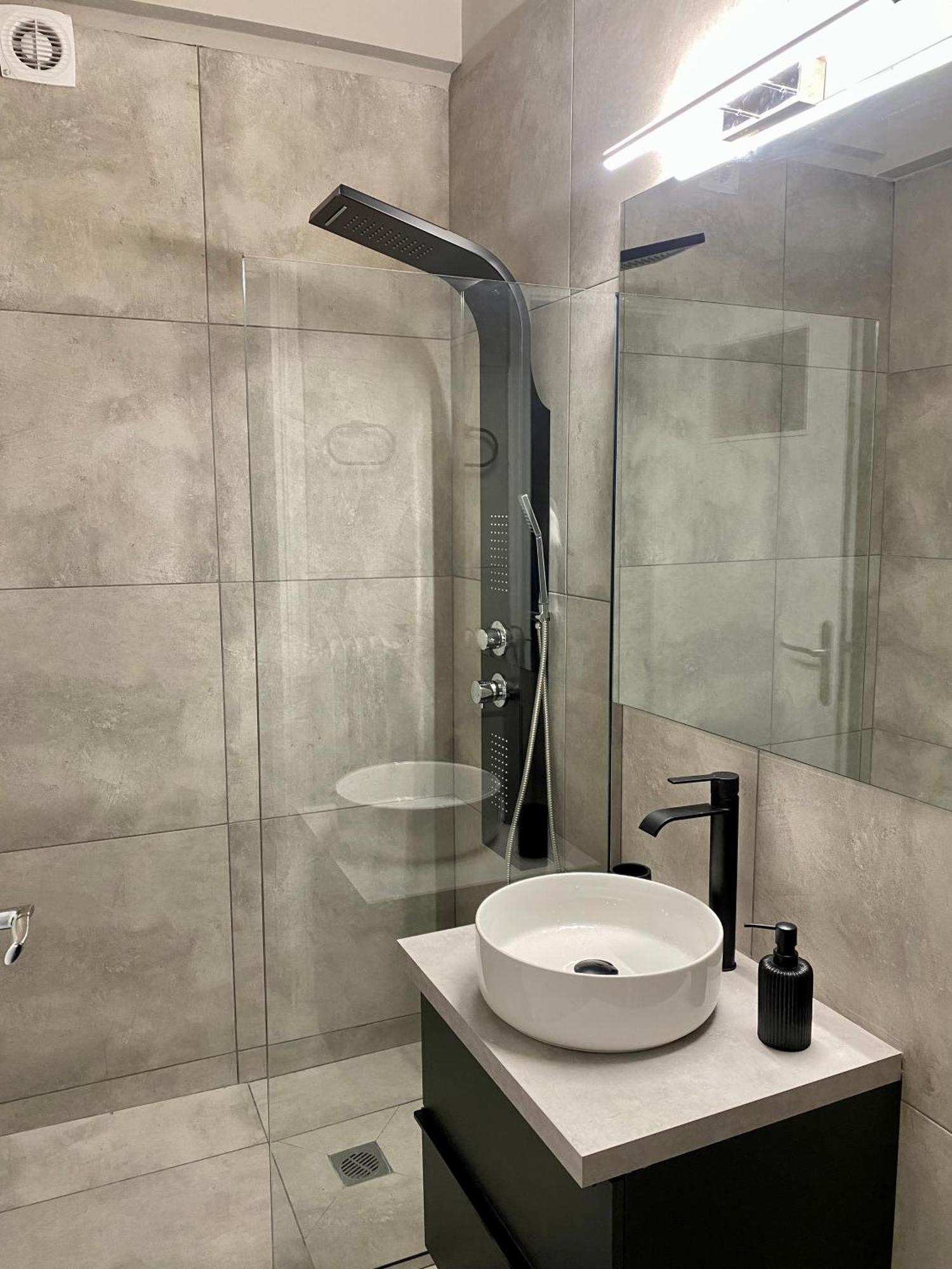 Cozy Apartment In Kolonaki Athens - Sleeps 5 المظهر الخارجي الصورة